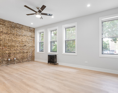 7501 N Eastlake Terrace - Photo Thumbnail 2