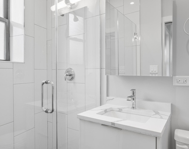 7501 N Eastlake Terrace - Photo Thumbnail 12