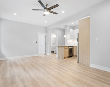 7501 N Eastlake Terrace - Photo Thumbnail 3