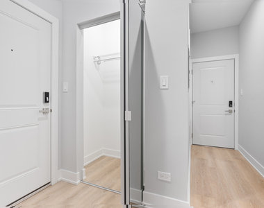 7501 N Eastlake Terrace - Photo Thumbnail 10