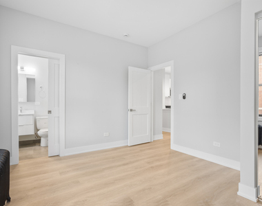 7501 N Eastlake Terrace - Photo Thumbnail 8