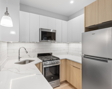 7501 N Eastlake Terrace - Photo Thumbnail 4