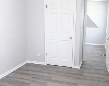 1249 S Kolin Avenue - Photo Thumbnail 9