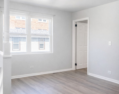 1249 S Kolin Avenue - Photo Thumbnail 4
