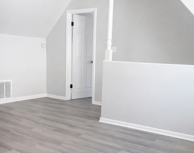 1249 S Kolin Avenue - Photo Thumbnail 3