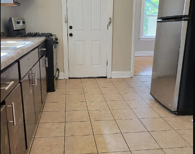 7806 S Winchester Avenue - Photo Thumbnail 4
