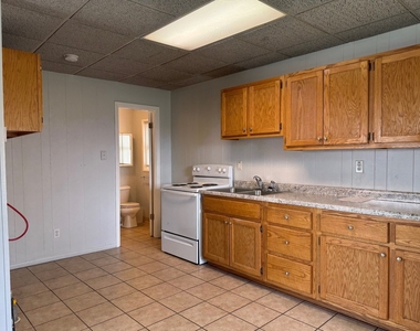 826 N Spalding Street - Photo Thumbnail 3