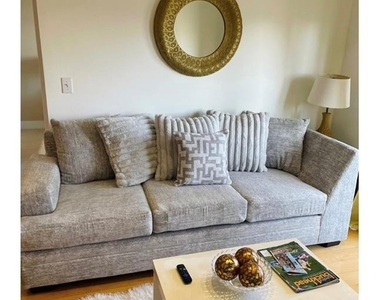 799 Hammond Drive - Photo Thumbnail 3