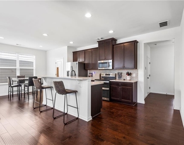 869 Venture Way Sw - Photo Thumbnail 6