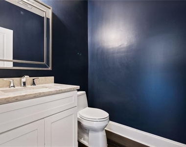 2707 Wander Lane - Photo Thumbnail 12