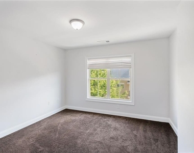 2707 Wander Lane - Photo Thumbnail 20