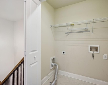 2707 Wander Lane - Photo Thumbnail 22