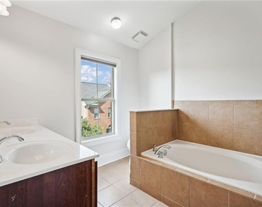 2707 Wander Lane - Photo Thumbnail 18