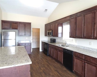 2125 Savannah Drive - Photo Thumbnail 5