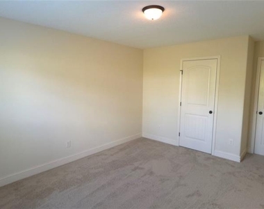 2125 Savannah Drive - Photo Thumbnail 8