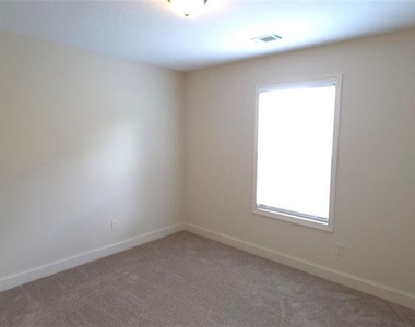 2125 Savannah Drive - Photo Thumbnail 10