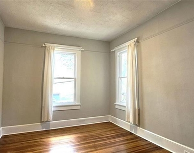 1047 Ridge Avenue - Photo Thumbnail 8