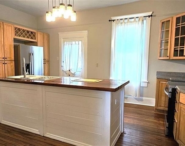 1047 Ridge Avenue - Photo Thumbnail 5