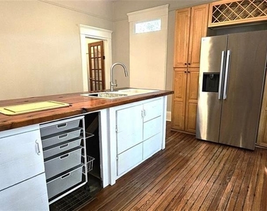 1047 Ridge Avenue - Photo Thumbnail 4