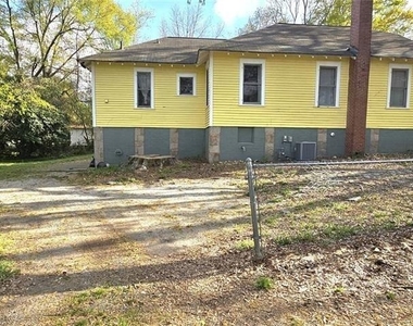 1047 Ridge Avenue - Photo Thumbnail 16