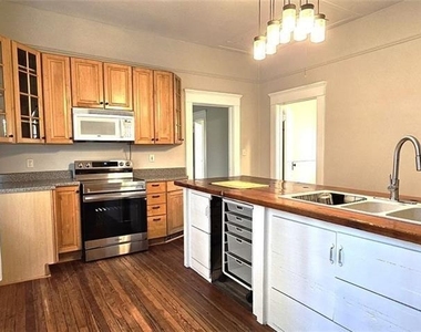 1047 Ridge Avenue - Photo Thumbnail 3