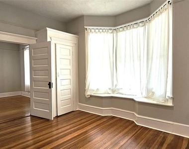 1047 Ridge Avenue - Photo Thumbnail 10