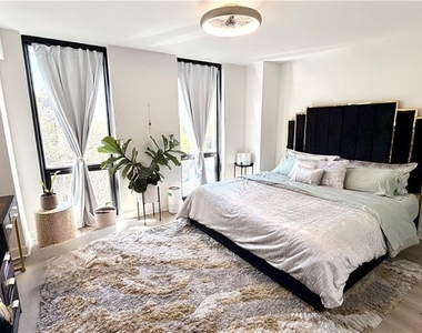 2870 Pharr Court - Photo Thumbnail 7