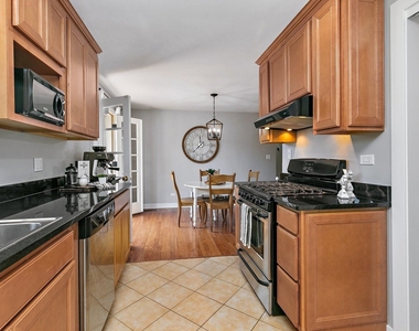 1037 N Harrison Street - Photo Thumbnail 8