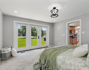 1037 N Harrison Street - Photo Thumbnail 13