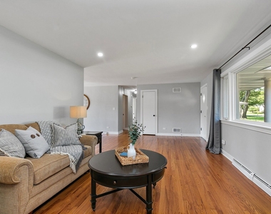 1037 N Harrison Street - Photo Thumbnail 4