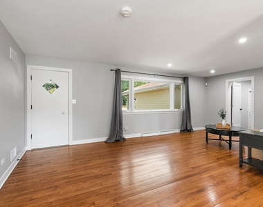 1037 N Harrison Street - Photo Thumbnail 2
