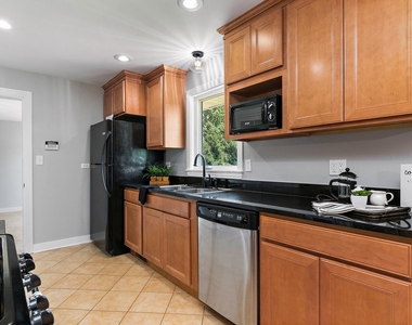 1037 N Harrison Street - Photo Thumbnail 7