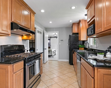 1037 N Harrison Street - Photo Thumbnail 6