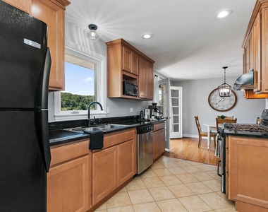 1037 N Harrison Street - Photo Thumbnail 10