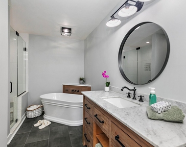 1037 N Harrison Street - Photo Thumbnail 14