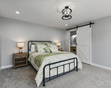 1037 N Harrison Street - Photo Thumbnail 12