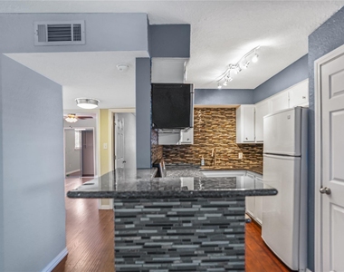 419 Marshall Street - Photo Thumbnail 3