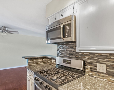 419 Marshall Street - Photo Thumbnail 4