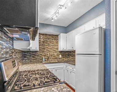 419 Marshall Street - Photo Thumbnail 5