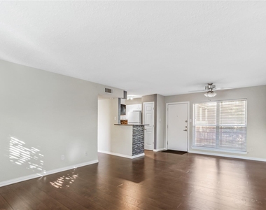 419 Marshall Street - Photo Thumbnail 2