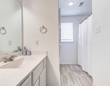 3210 Montclair Orchard Trace - Photo Thumbnail 23