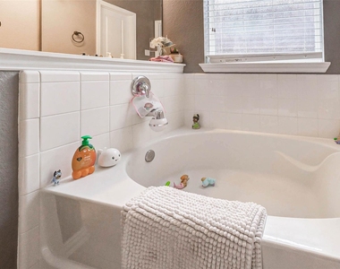 3210 Montclair Orchard Trace - Photo Thumbnail 31