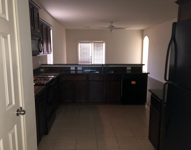 30826 W Lost Creek Boulevard - Photo Thumbnail 4