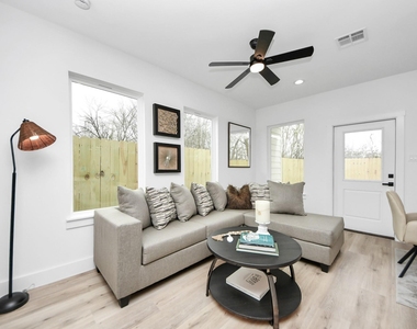 9028 Scott Street - Photo Thumbnail 2