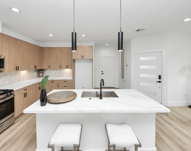 9028 Scott Street - Photo Thumbnail 4
