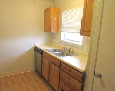 1230 Shadowdale Drive - Photo Thumbnail 6