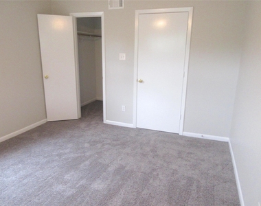 1230 Shadowdale Drive - Photo Thumbnail 9