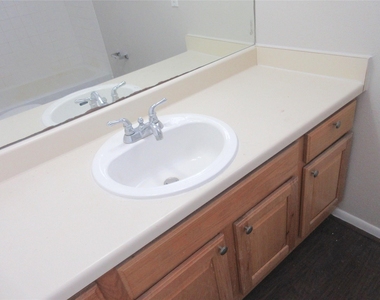 1230 Shadowdale Drive - Photo Thumbnail 12