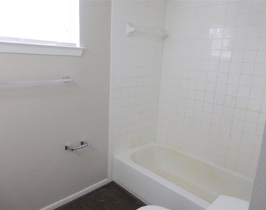 1230 Shadowdale Drive - Photo Thumbnail 11