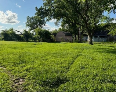 1208 Glendale Street - Photo Thumbnail 3